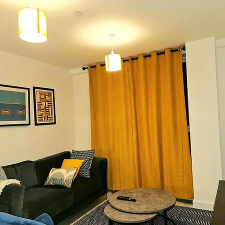 Exquisite Cosy 2-Bed Apartment In Salford 맨체스터 외부 사진