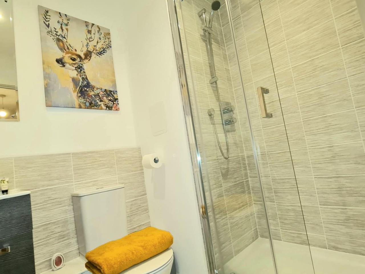Exquisite Cosy 2-Bed Apartment In Salford 맨체스터 외부 사진